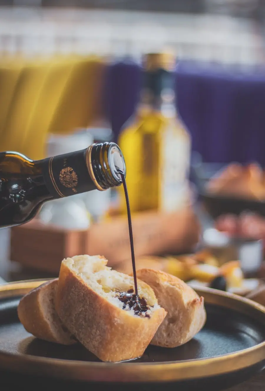 L’aceto balsamico tradizionale di Modena: storia, produzione e dove acquistarlo direttamente dai produttori