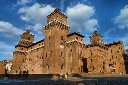 Il Castello Estense di Ferrara: storia dei d’Este, orari e perché è uno dei castelli più belli d’Italia