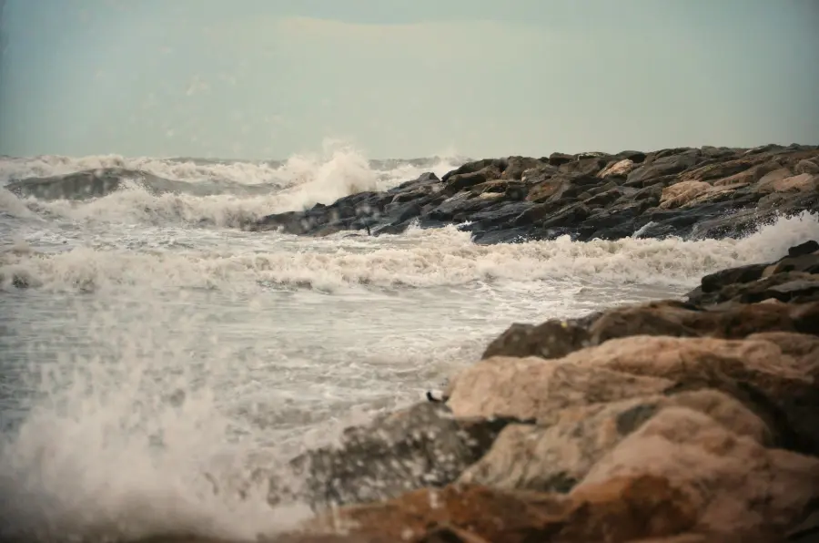 Mareggiata a Riccione, Vignali chiede interventi urgenti sulla costa