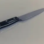 Medicina, minaccia una pensionata con un coltello al supermercato