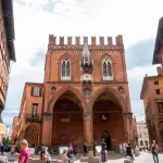 Bologna, pulizia straordinaria delle caditoie in centro ad agosto