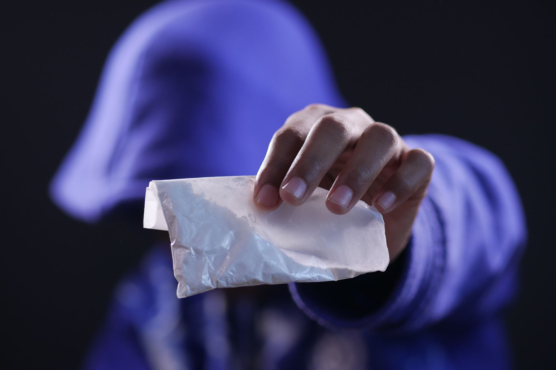 Bologna, 25enne arrestato con hashish e cocaina in casa