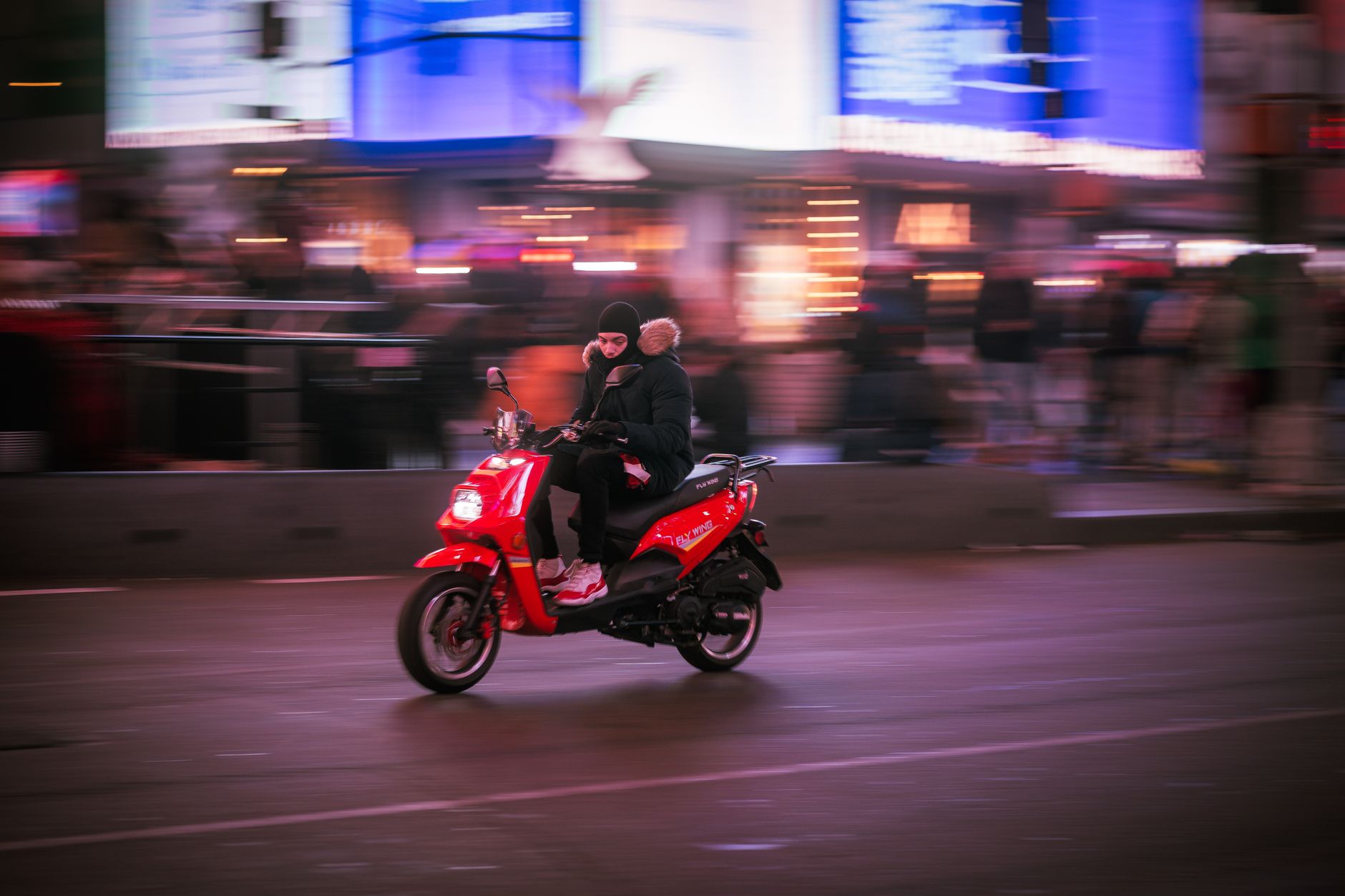 Bologna, fermato su uno scooter rubato: due uomini denunciati